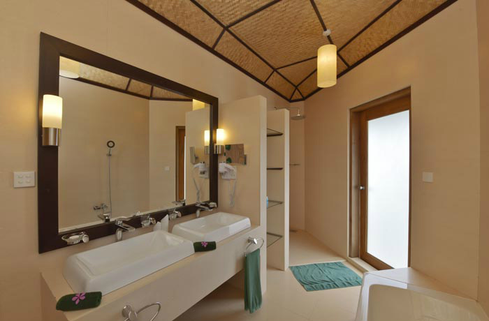 アンガガ・アイランド　水上バンガローのバスルーム