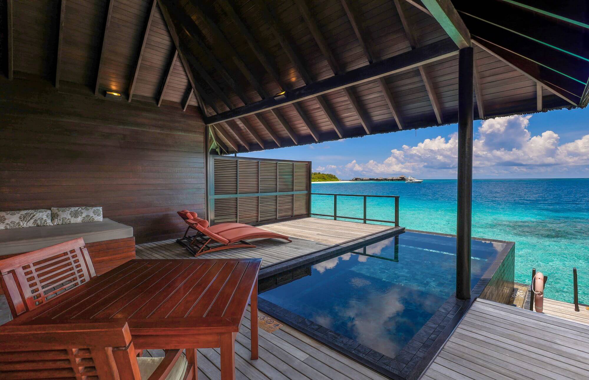 プール付き水上ヴィラ